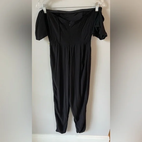 Cupcakes and Cashmere, women’s 4, black fitted jumper with short flutter sleeves - Picture 3 of 9